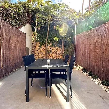 Playa Poniente Hébergement de vacances *